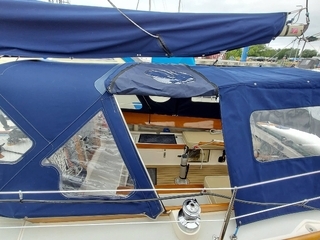 Alerion Express 28