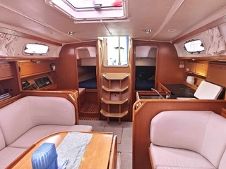 Bavaria 38 Holiday -09