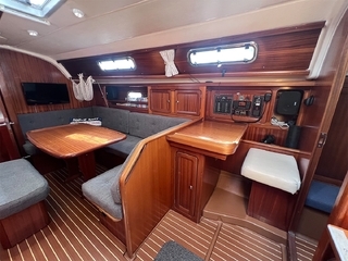 Bavaria 37
