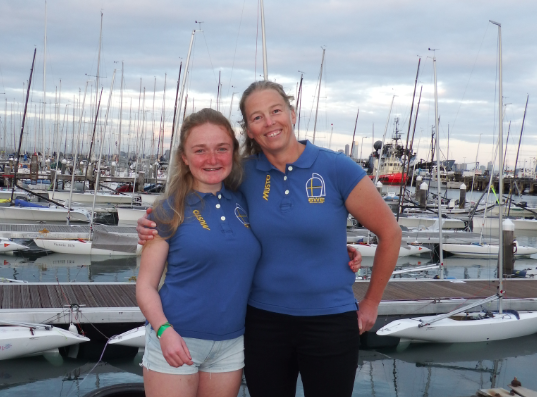 Fia och hennes coach Sara Sandberg (Skota Hem). Foto Skota Hem