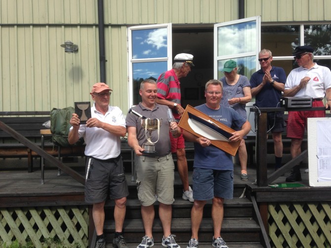 Vinnare SM-regattan; Bent Nielsen, Gert Henriksen och Johnny Jørgensen vann SM-regattan. Foto Niclas Skärlund Vinnare SM-regattan; Bent Nielsen, Gert Henriksen och Johnny Jørgensen vann SM-regattan. Foto Niclas Skärlund