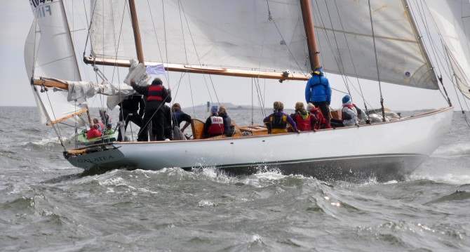 Hej vad det går i när det brallar i  utanför Helsingfors Tre mastbrott blev det. Foto Jorma Rautapää